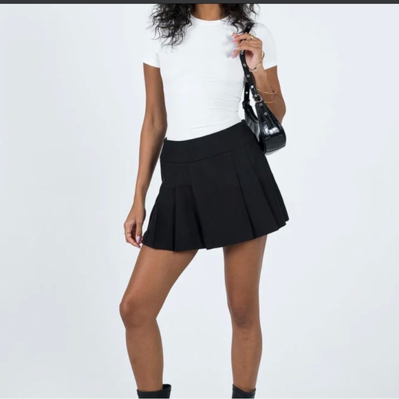 Classic Black Pleated Skirt - Picture 1 of 2